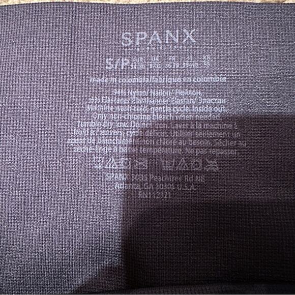 Spanx EcoCare Seamless Black Camo Pull-On Mid Rise Cropped Leggings Sz S - Picture 7 of 10